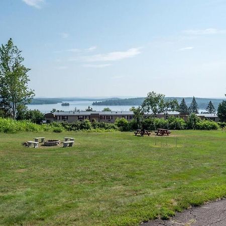 Cute Cedar Lodge Studio With Balcony & Lake Views! Laconia Zewnętrze zdjęcie