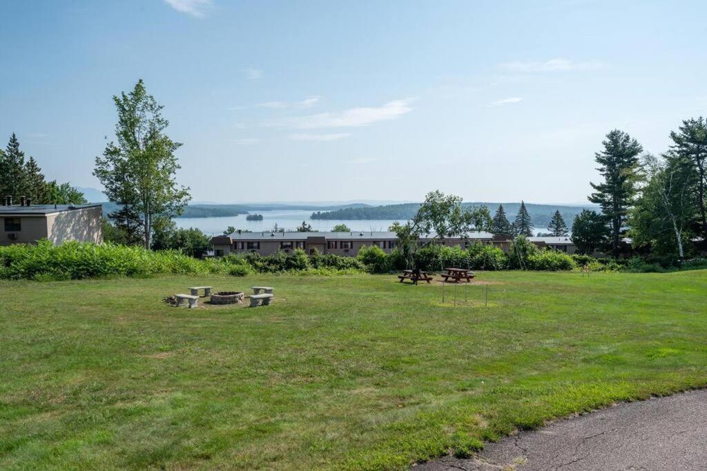 Cute Cedar Lodge Studio With Balcony & Lake Views! Laconia Zewnętrze zdjęcie